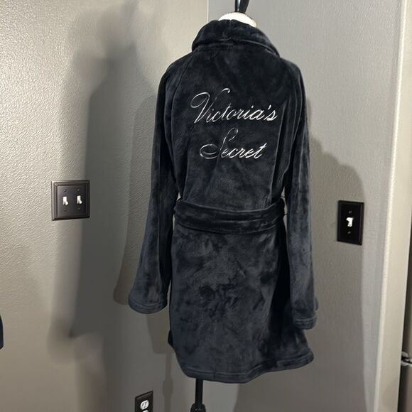 Victorias Secret Plush Black Robe Embroidered back - Picture 5 of 9